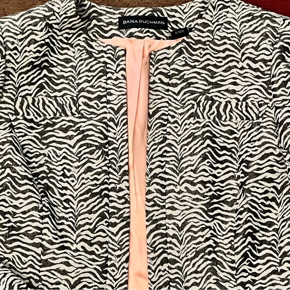 Dana Buchman Zebra Print Cropped Blazer Sz 10 - Picture 13 of 13